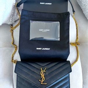 Saint Laurent Monogramme Grain de Poudre Wallet on Chain -black and gold